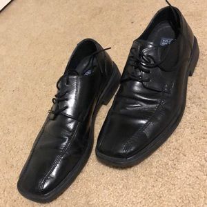 Men’s leather dress shoes